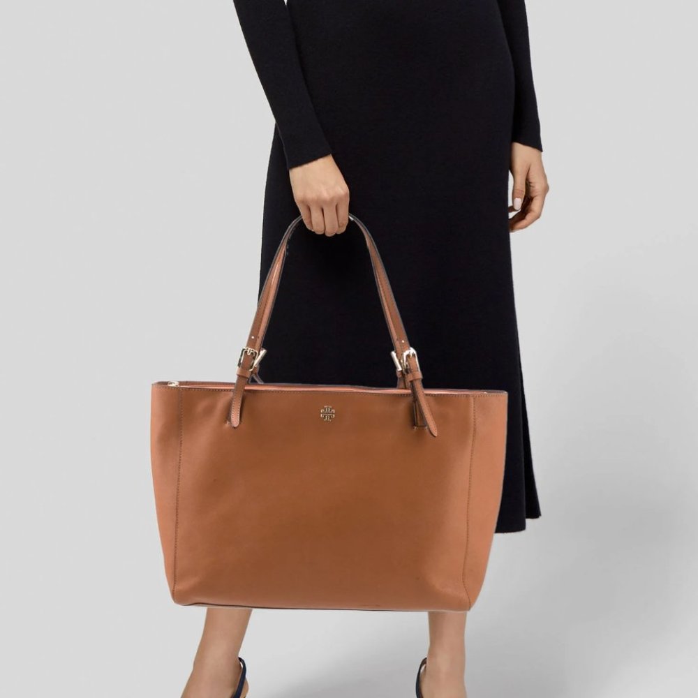 TORY BURCH EMERSON BROWN SAFFIANO LEATHER REVA LOGO ZIP TOTE BAG